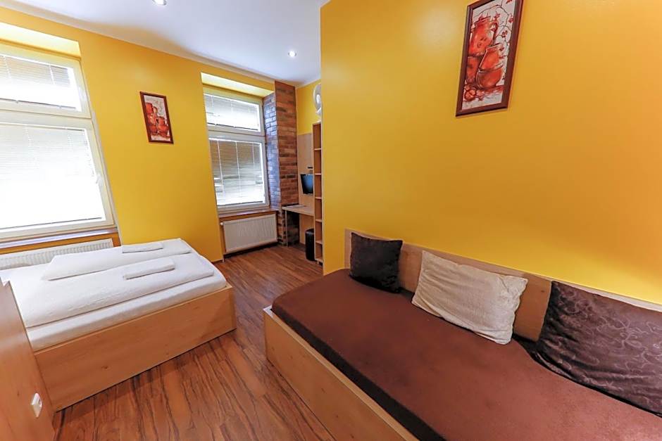 Do Step Inn  Hotel & Hostel