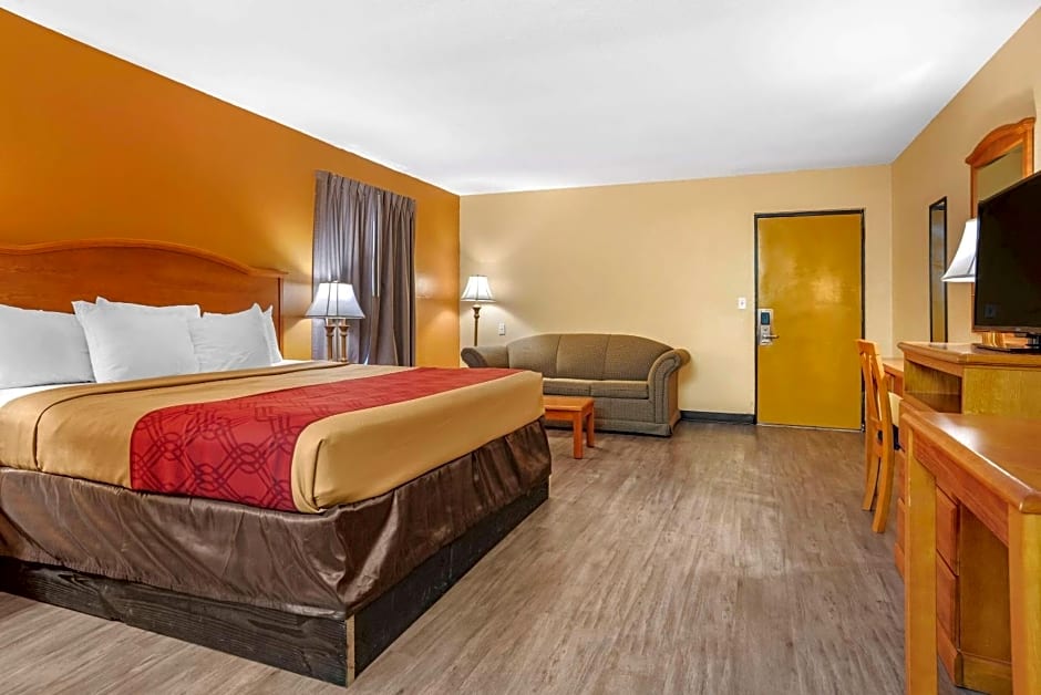 Econo Lodge Inn & Suites Evergreen