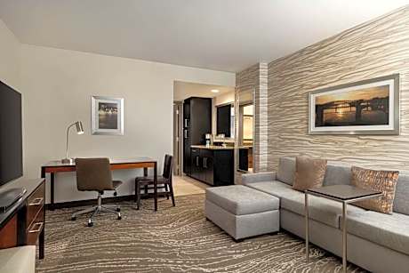 One-Bedroom King Suite with Balcony - Non-Smoking