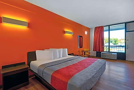 King Room - Non-Smoking