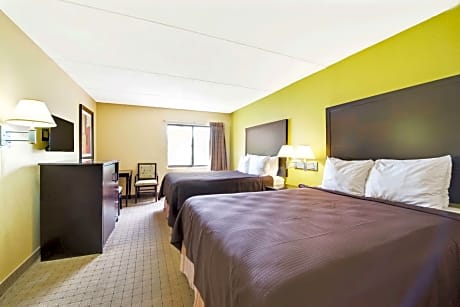 Doube Room with Two Double Beds and Roll-In Shower - Mobility/Hearing Accessible - Non-Smoking