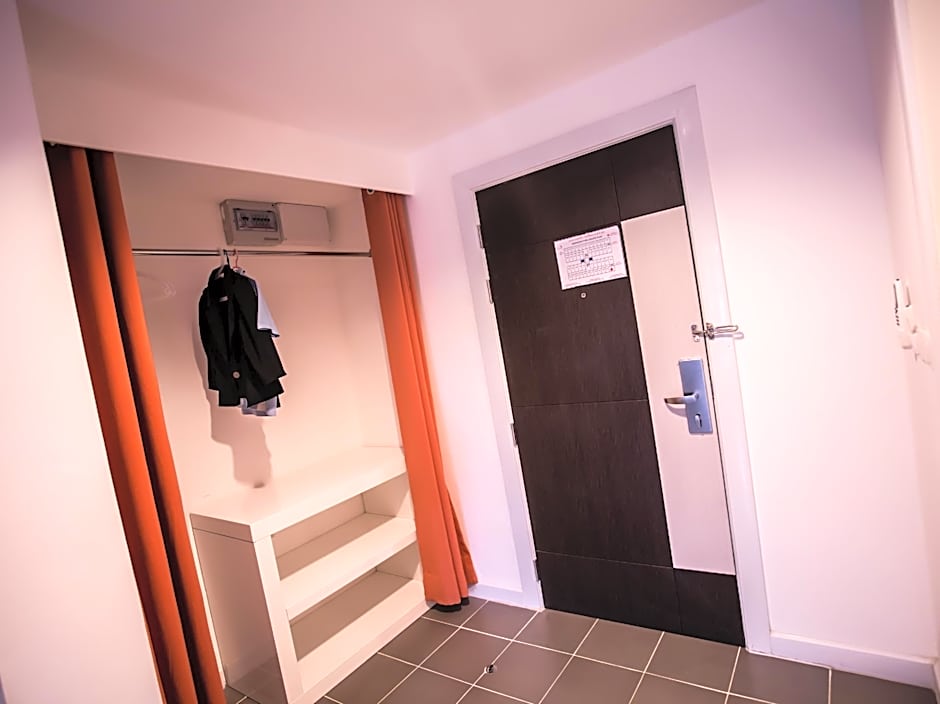 Original Orange Hotel