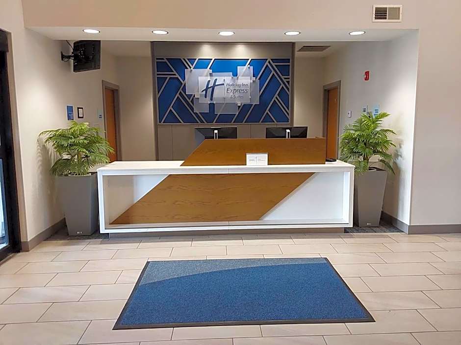 Holiday Inn Express Hotel & Suites Antigo By IHG