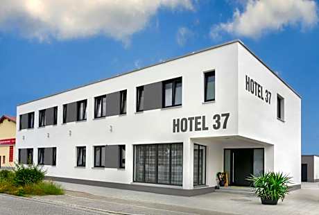 Hotel 37