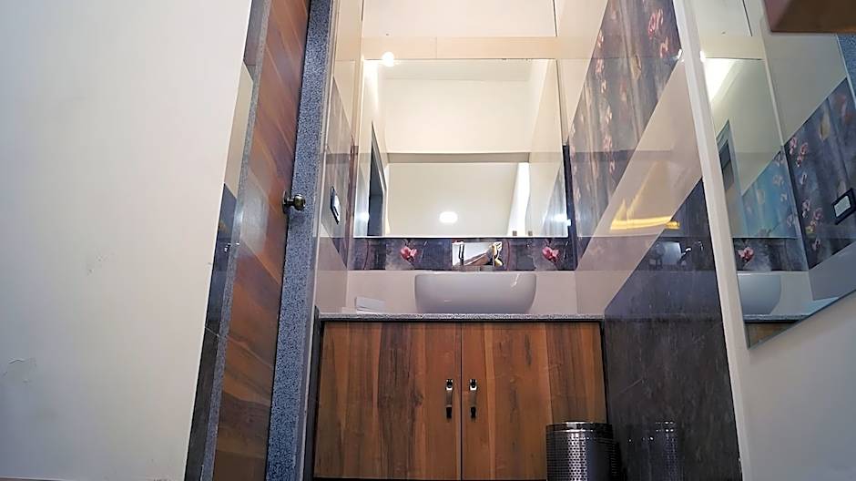 Shreeji Palace by Asapin Hotels