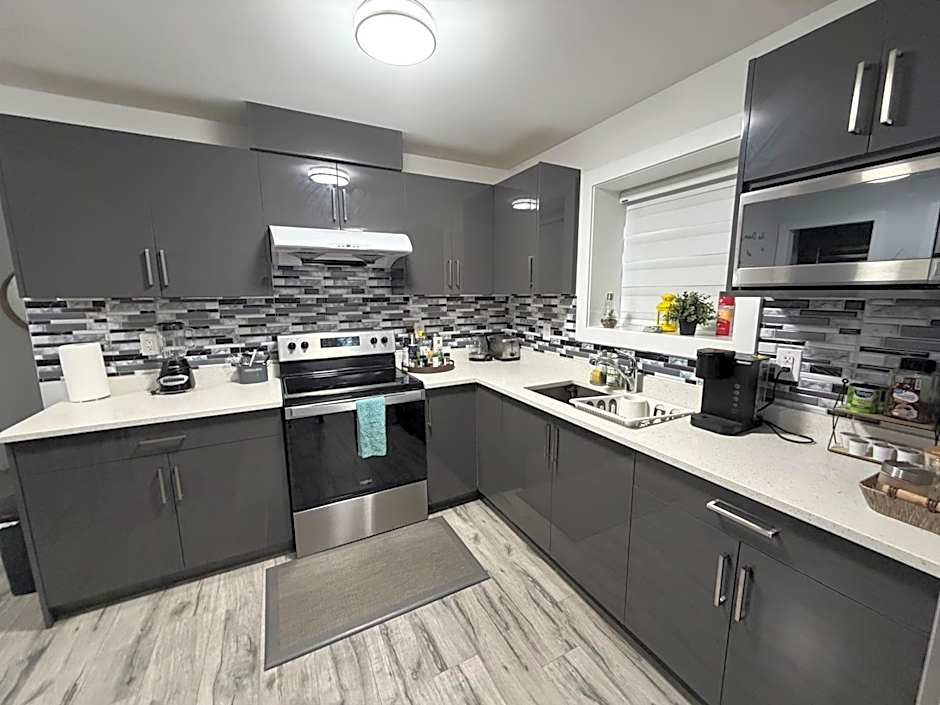 Lux Modern 2BR Radiant Suite+Free Parking