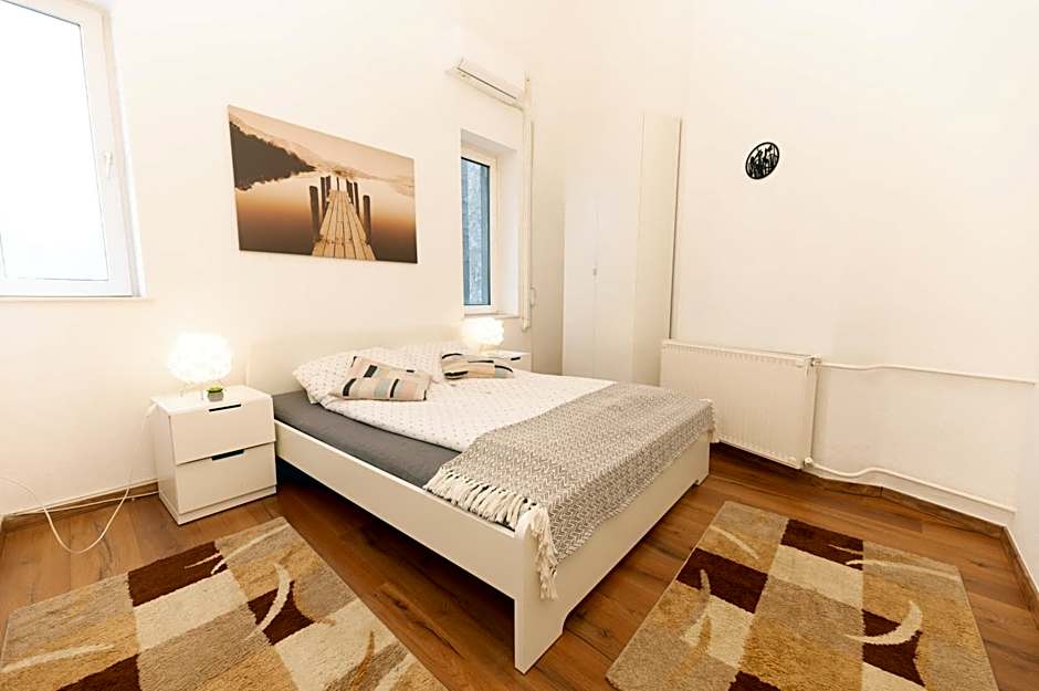 Danube Dwelling Aulich utca 3