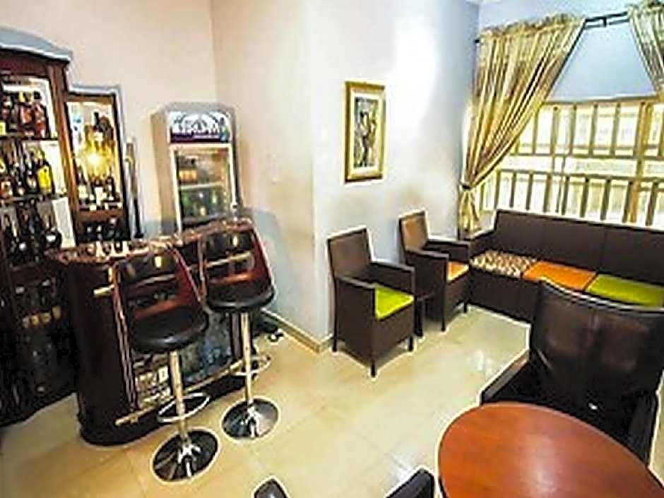 Carabana Hotel & Suites	