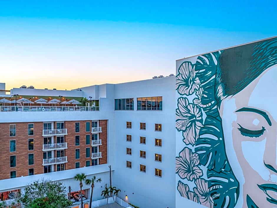 The Hiatus Clearwater Beach, Curio Collection by Hilton