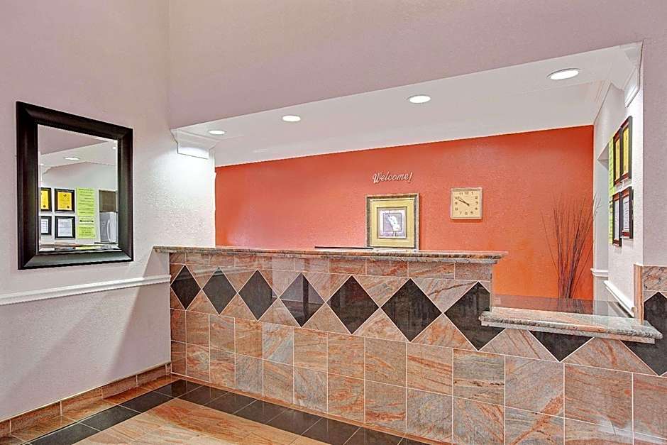 Super 8 by Wyndham Galveston