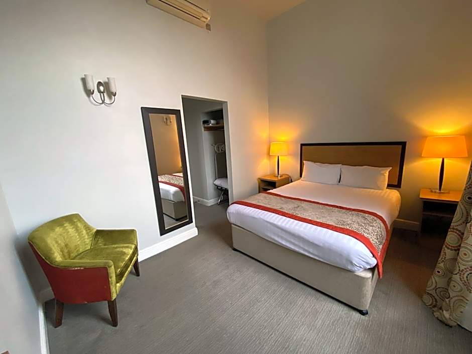 The Riverside House Hotel