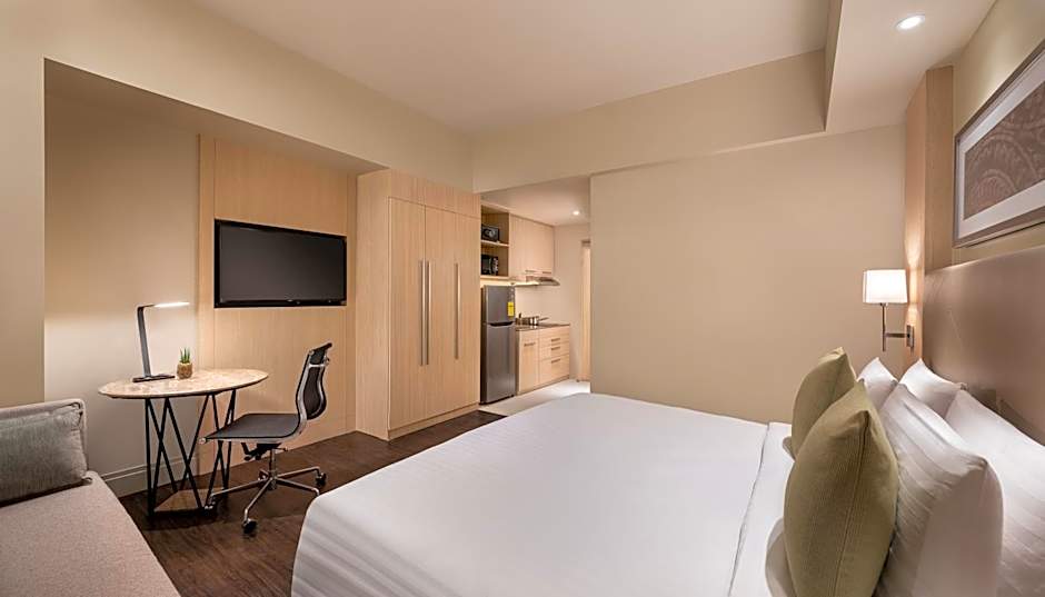 Photo 1 of 4 of 1 King Bed, Studio Room with Kitchenette