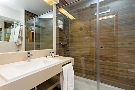 Twin Room With Marina View