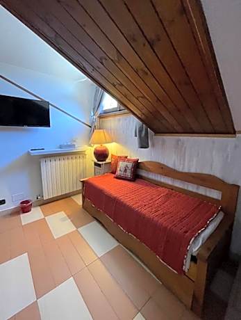 Suite with Spa Bath - Attic