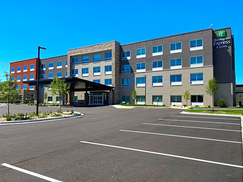 Holiday Inn Express & Suites Madison West - Middleton