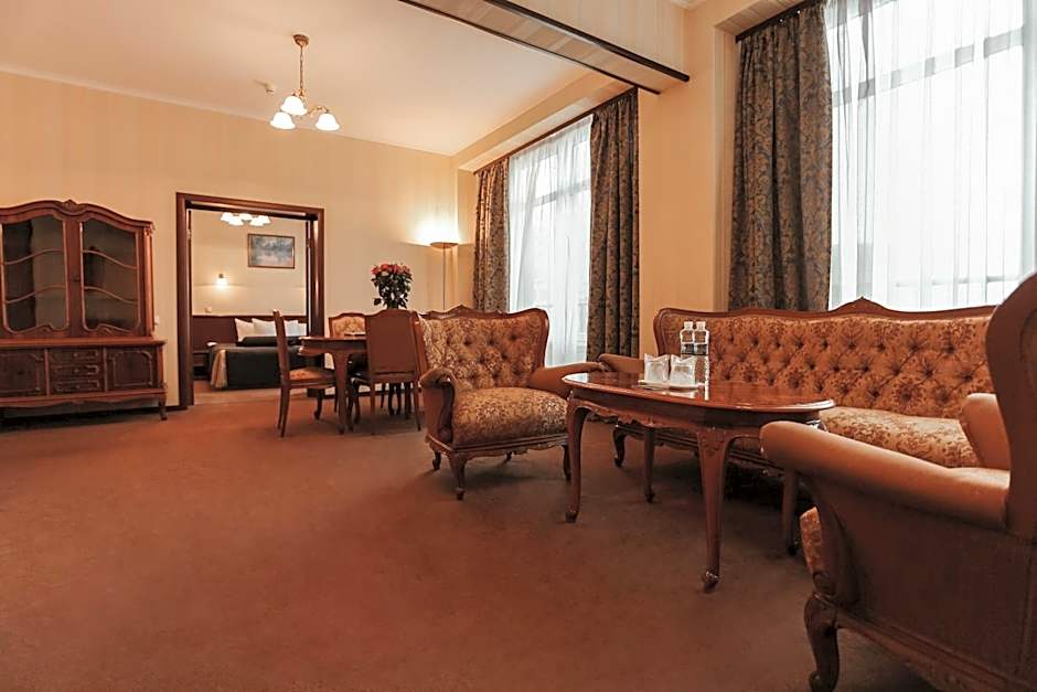 Готель Дніпро Dnipro Hotel