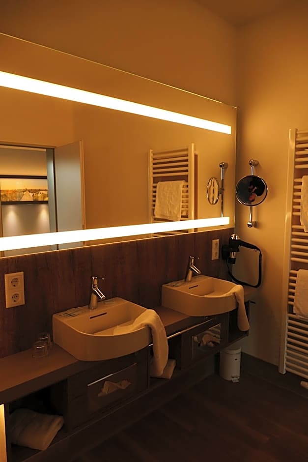 Meyn's Apartments & Hotel