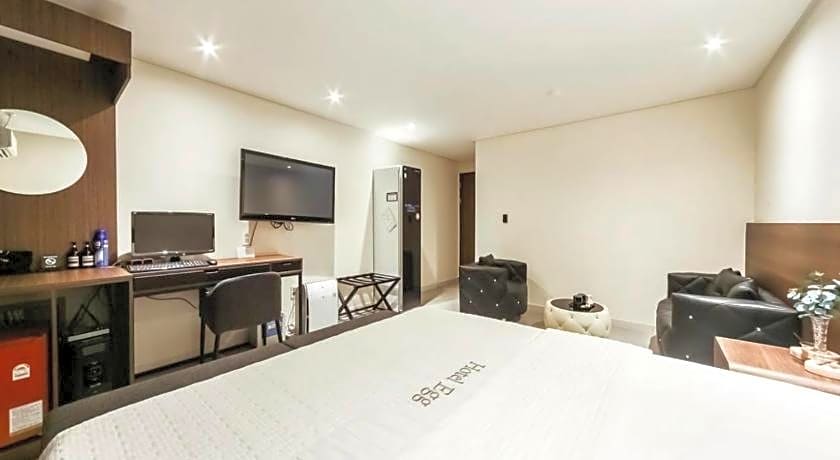 Hotel Egg