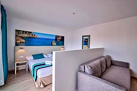 Premium Triple Room with Balcony