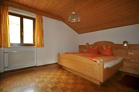 One-Bedroom Apartment with View