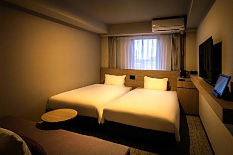 Adjoining Family Room (1 Deluxe Twin Room and 1 Deluxe Twin Room)