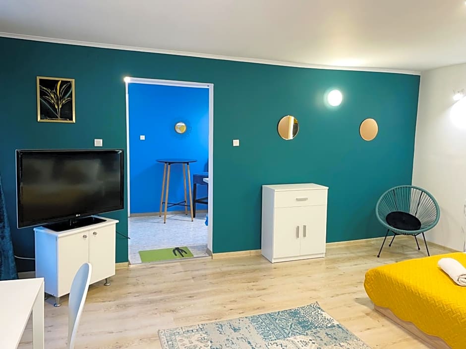 Rynek 14 - Pokoje hotelowe - Cafe&Restaurant - Parking - OrangeTV