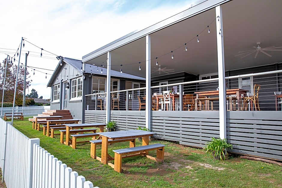 Robertson Public House and Kitchen