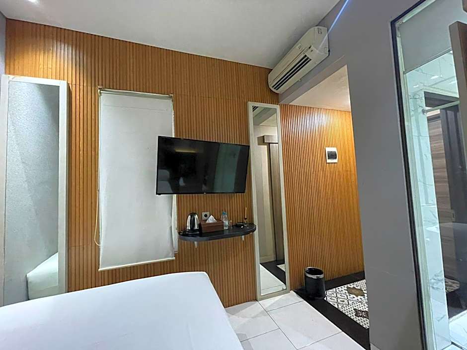 Front One Boutique Karawang