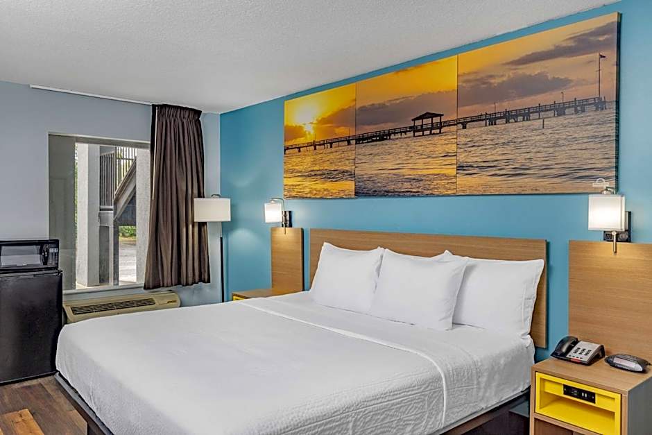 Days Inn by Wyndham Pensacola West