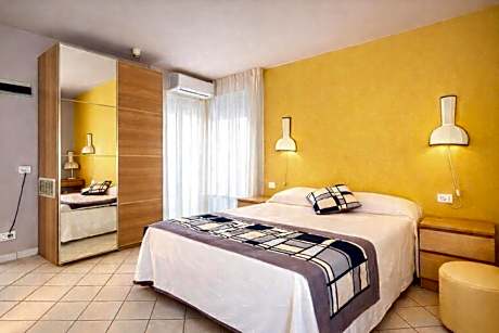 Triple Room with Beach Package