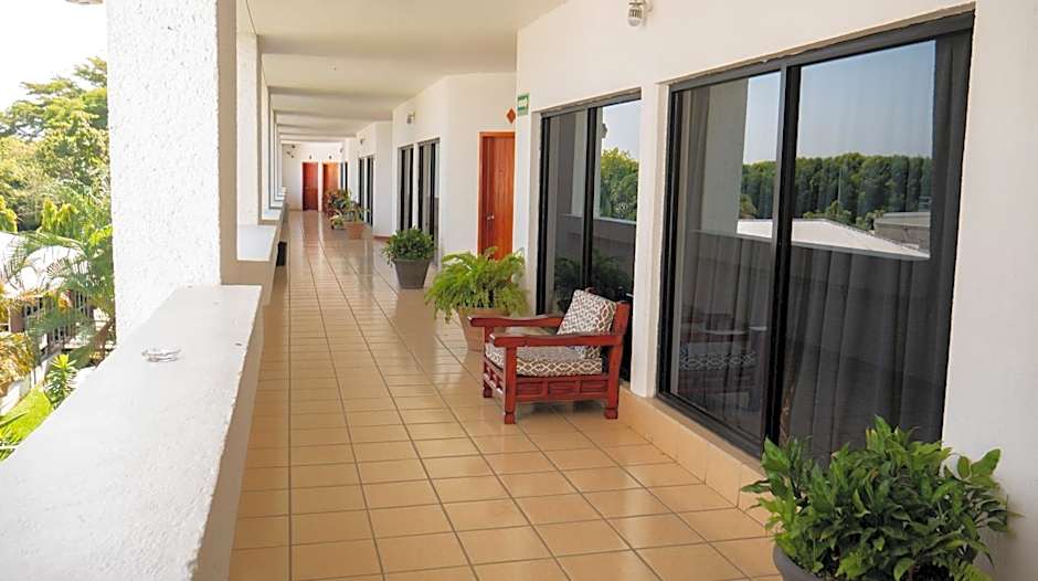 Hotel Plaza Mazari
