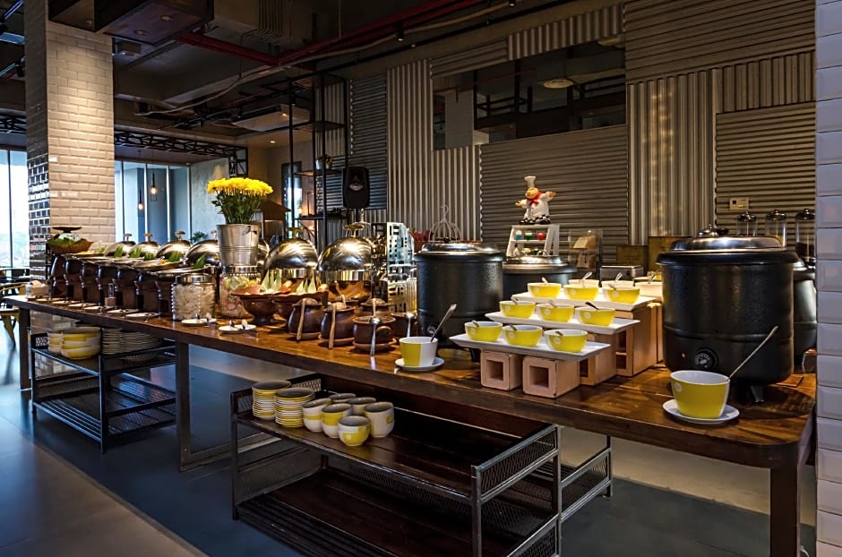 Yello Hotel Jemursari