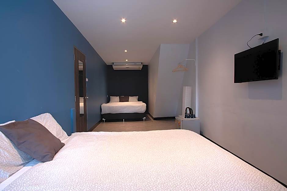 Sleep with Me Bangkok - BTS Phra Khanong