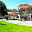 Caravelle Inn & Suites