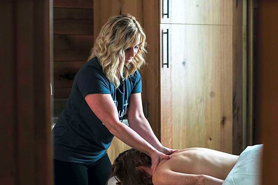 Tailwater Lodge Altmar Tapestry Collection by Hilton