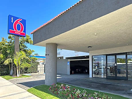 Studio 6 Suites Gardena, CA