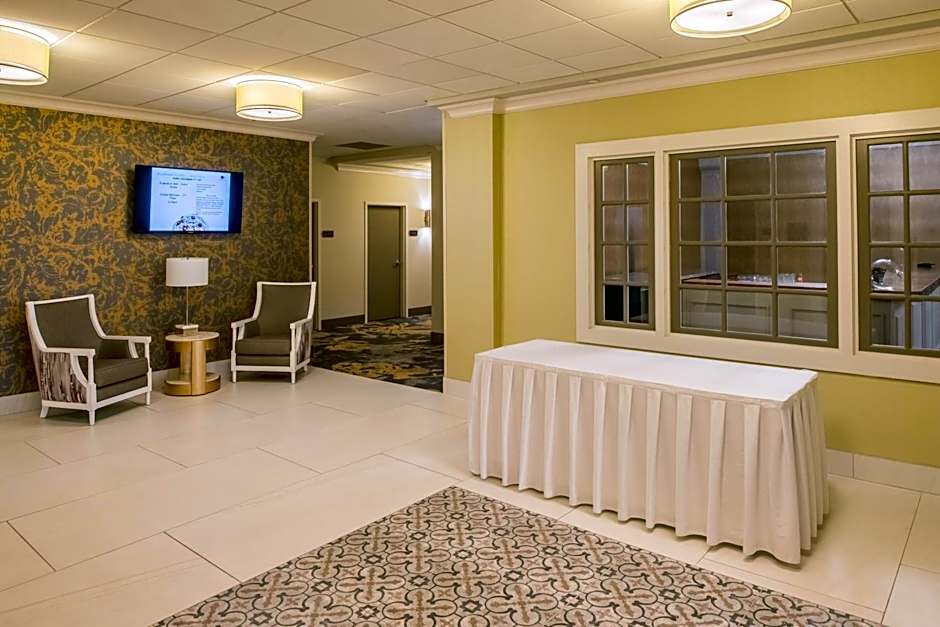 DoubleTree by Hilton Hotel Utica