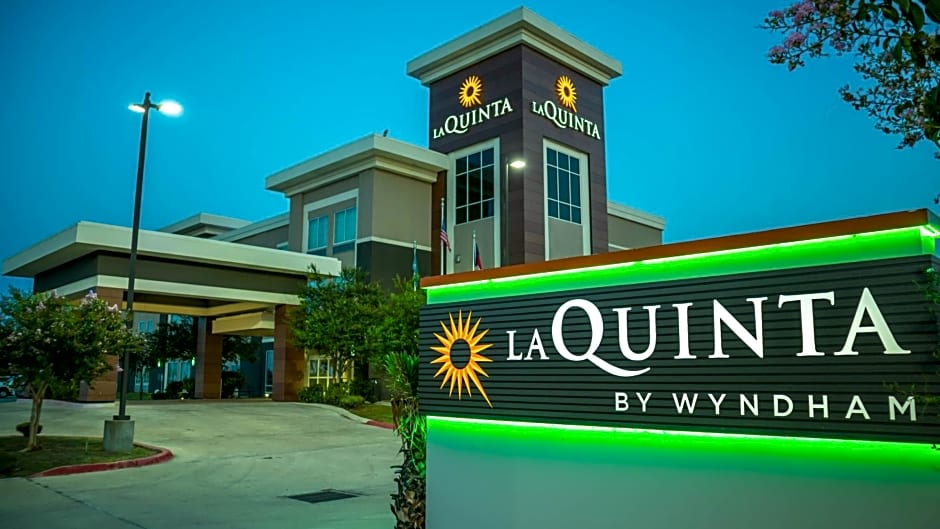 La Quinta Inn & Suites by Wyndham Karnes City