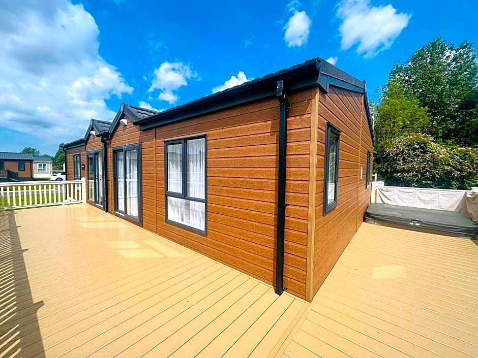 Waterside Retreat With Hot Tub