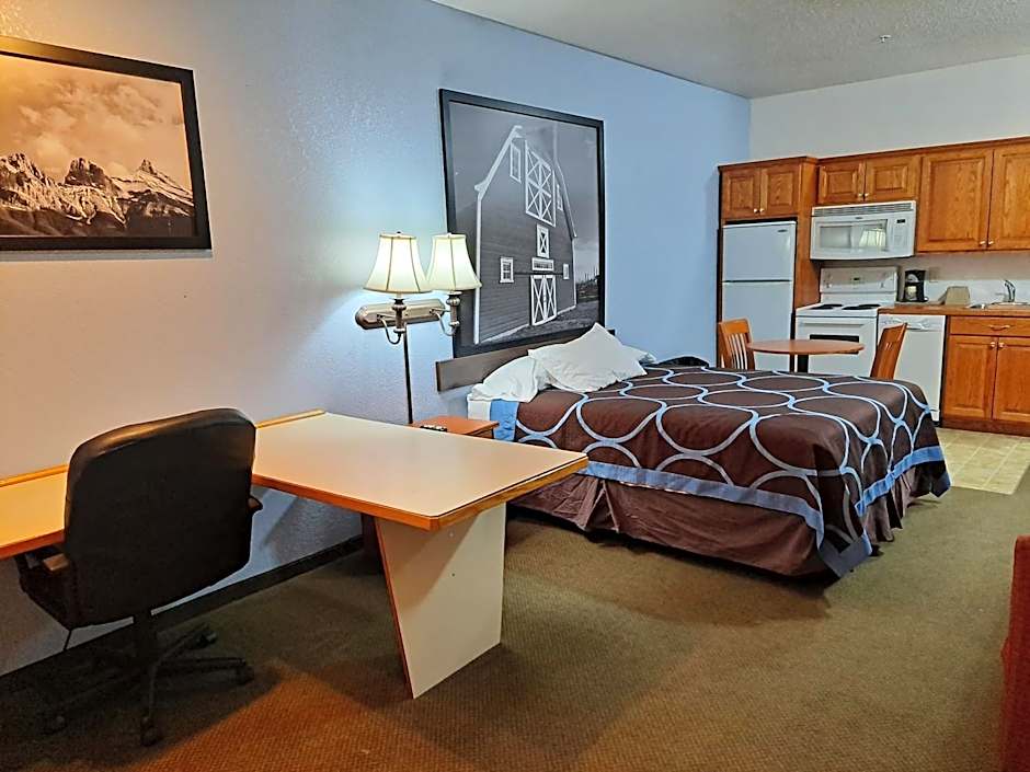 Super 8 by Wyndham Three Hills AB