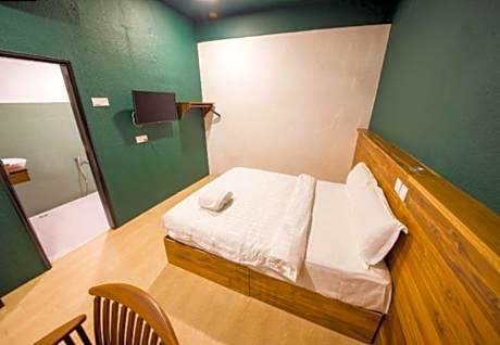 Standard Queen Room