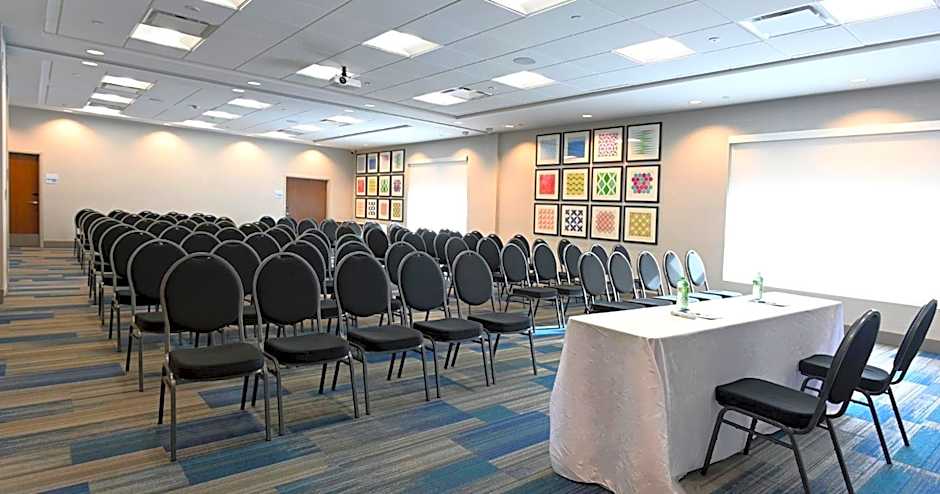 Holiday Inn Express & Suites Aurora By IHG