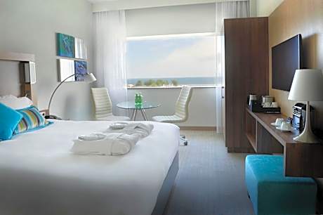 Deluxe Guest room, 1 King, Sea view, Upper floor