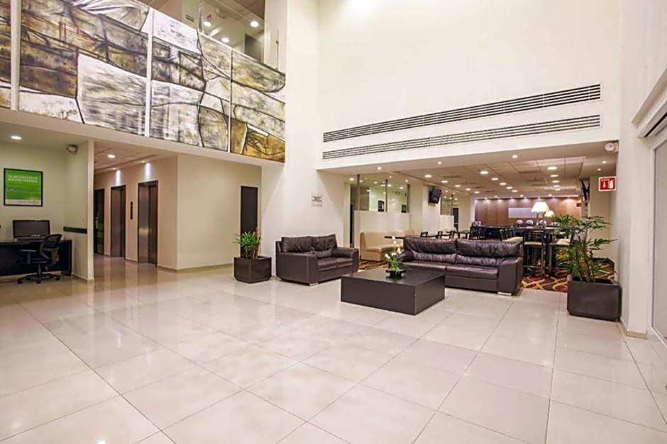 La Quinta Inn & Suites by Wyndham San Luis Potosi