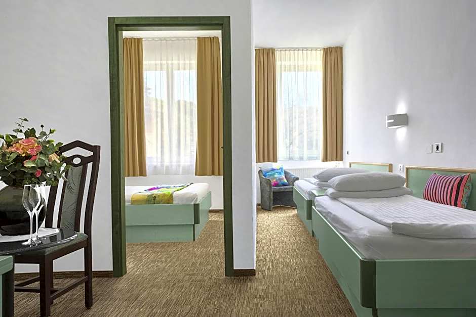 Lipa, Hotel & Bistro