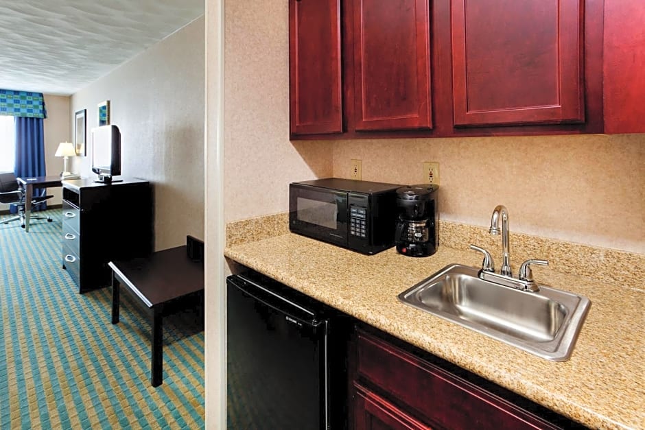 Holiday Inn Express & Suites Smithfield - Providence By IHG