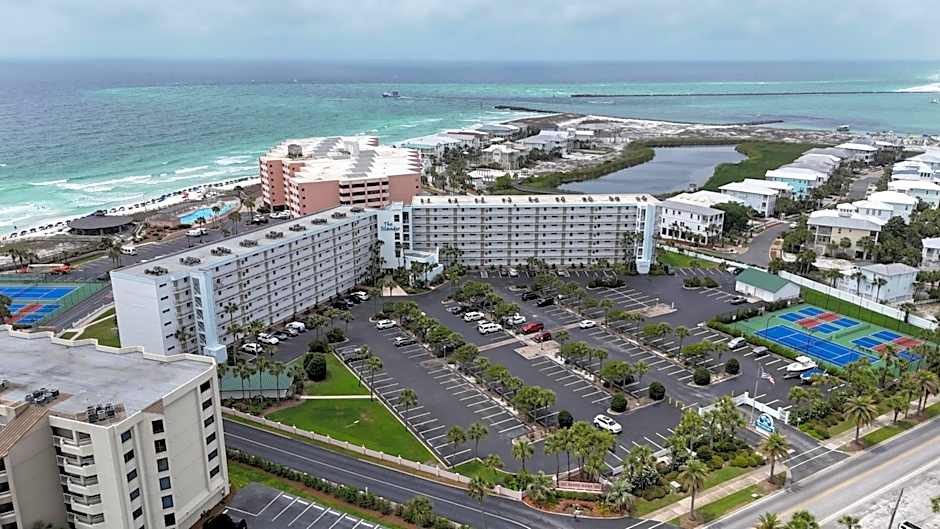 Emerald Oasis, Emerald Oasis- Gulf Front, Great for Families and Close to Destin Harbor!