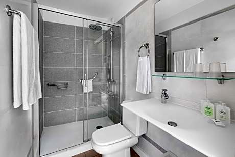 APARTMENT ONE BEDROOM 1 ADULT WITH AIR CONDITIONING