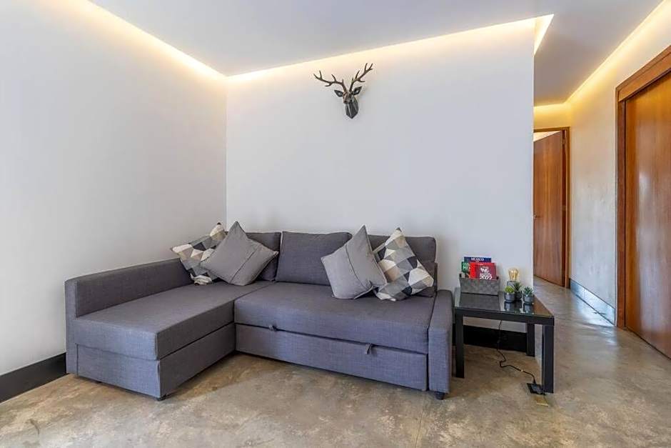 L301 1Bdrm 1bath fits 6 AC Rooftop views