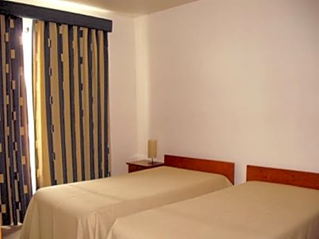 Apartment - 2 Adults, 1 Child